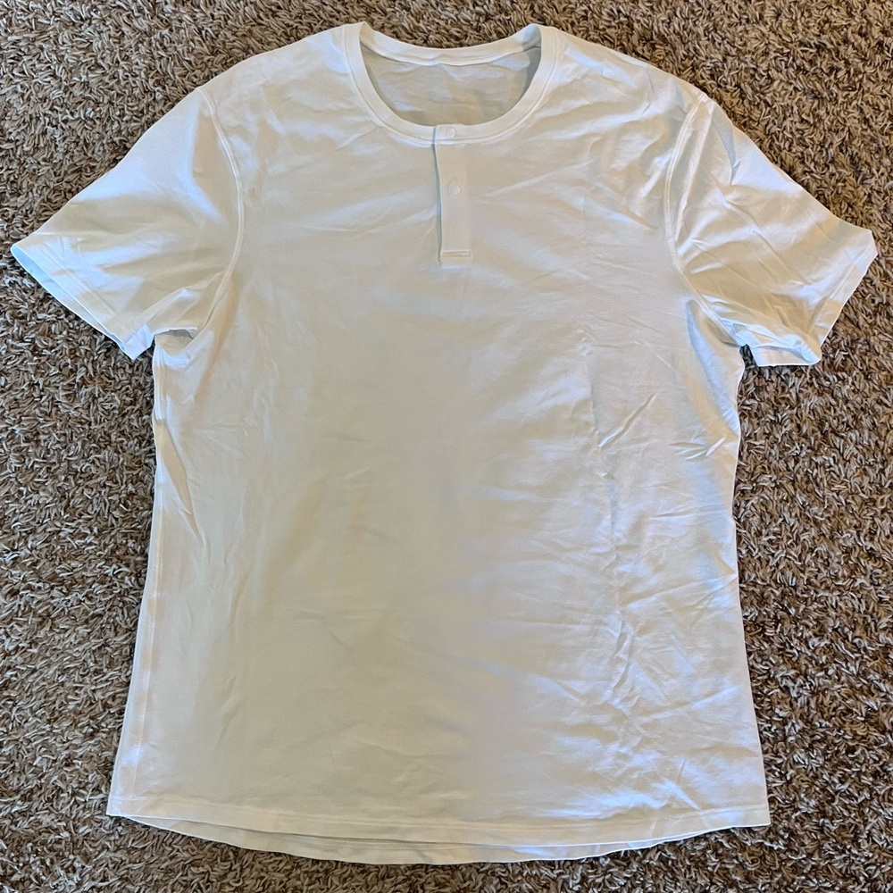 Men’s Lululemon 5 Year Basic Short Sleeve Henley Size Large (no tag)